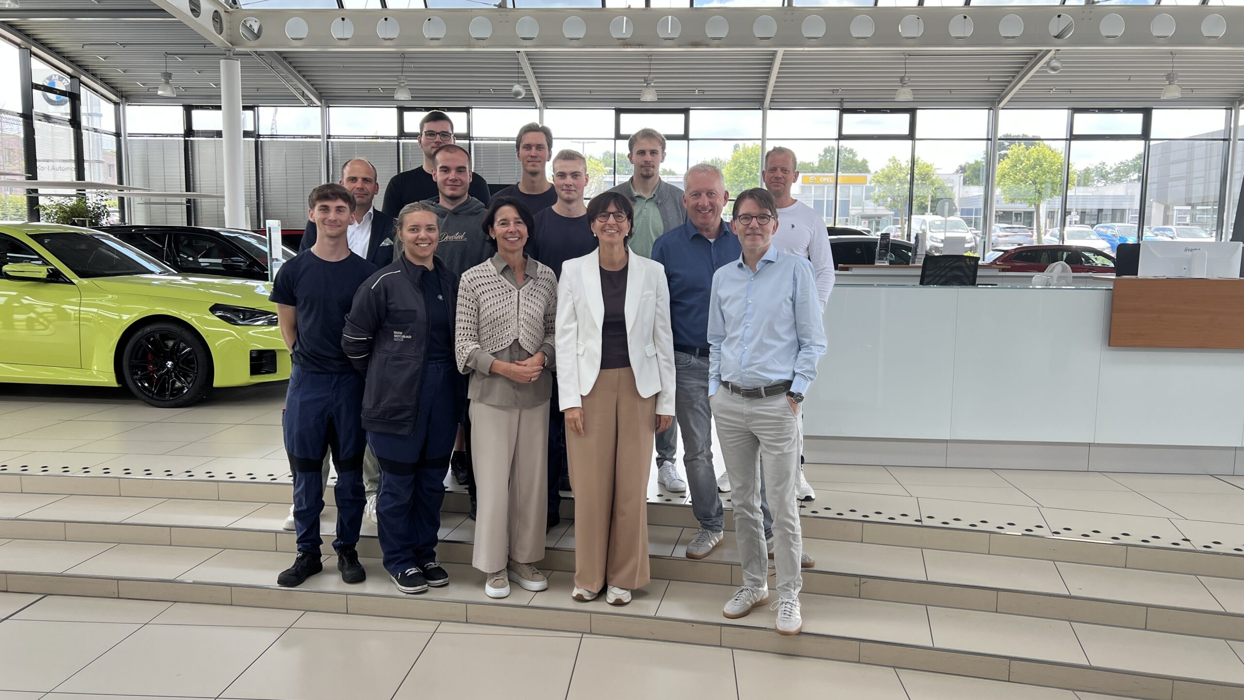 Auszubildende im Verkaufsraum